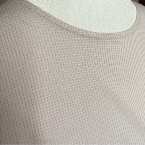 Fabletics Lavender Split Hem Sleeveless Lightweight Activewear Workout Tank Top - Picture 5 of 7